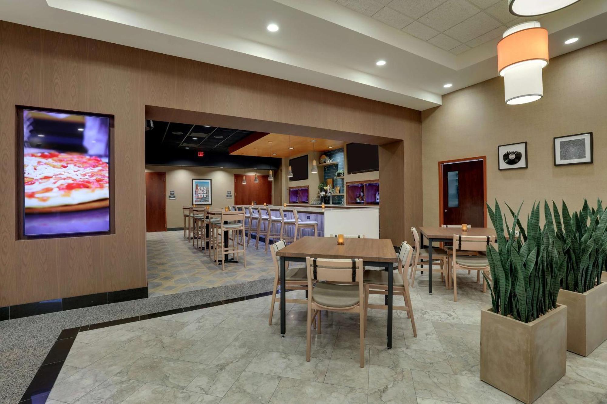 Drury Inn & Suites Charlotte Arrowood Exterior photo