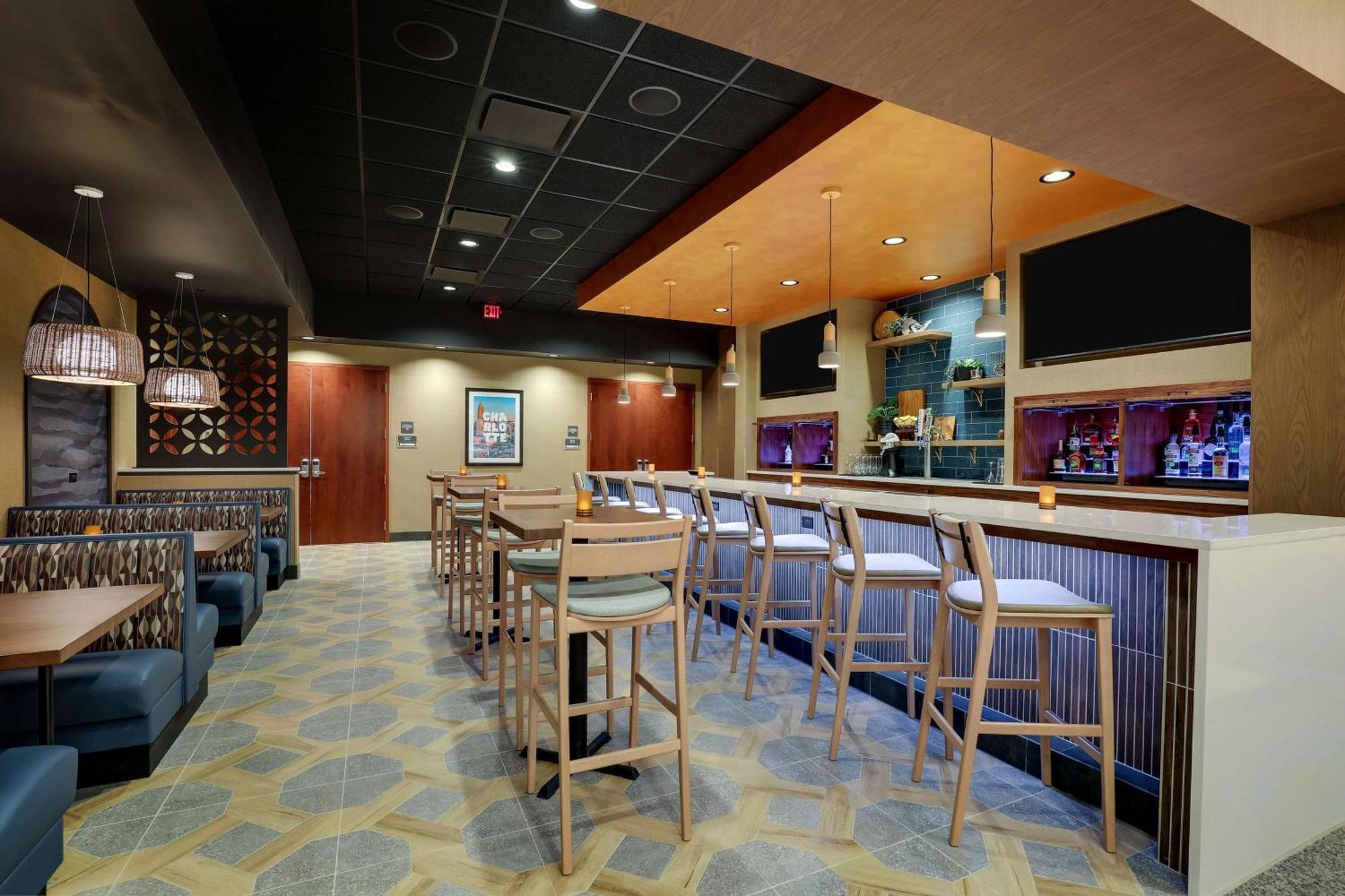 Drury Inn & Suites Charlotte Arrowood Exterior photo